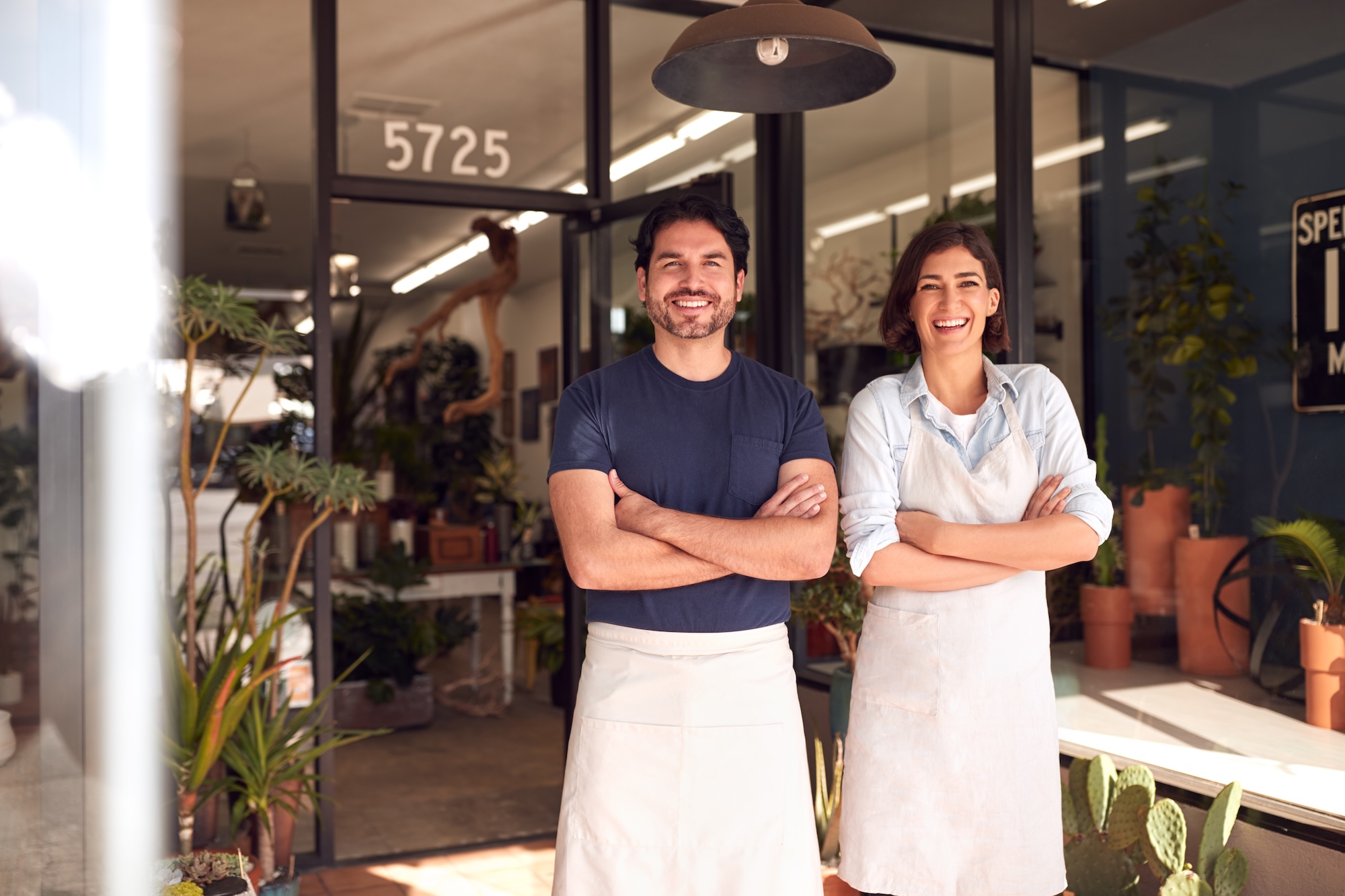 Equipo trabajando en estrategia y crecimiento